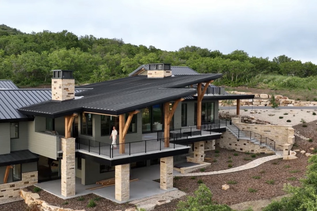 The rear elevation, covered terrace and timber posts