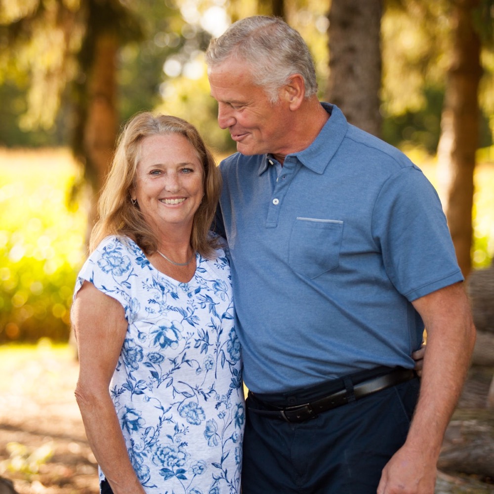 A family photographed outdoors by Boehlke Media