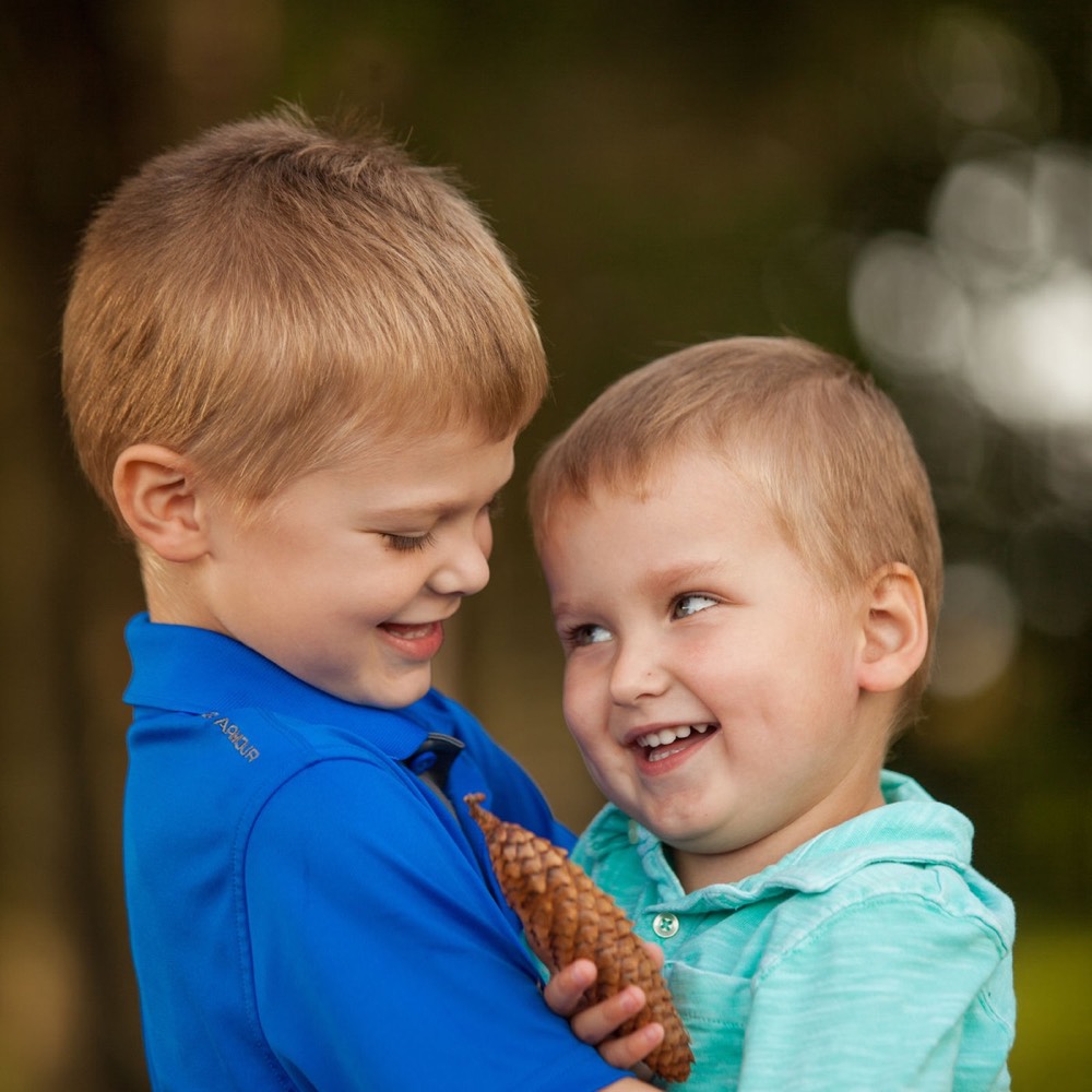 A family photographed outdoors by Boehlke Media