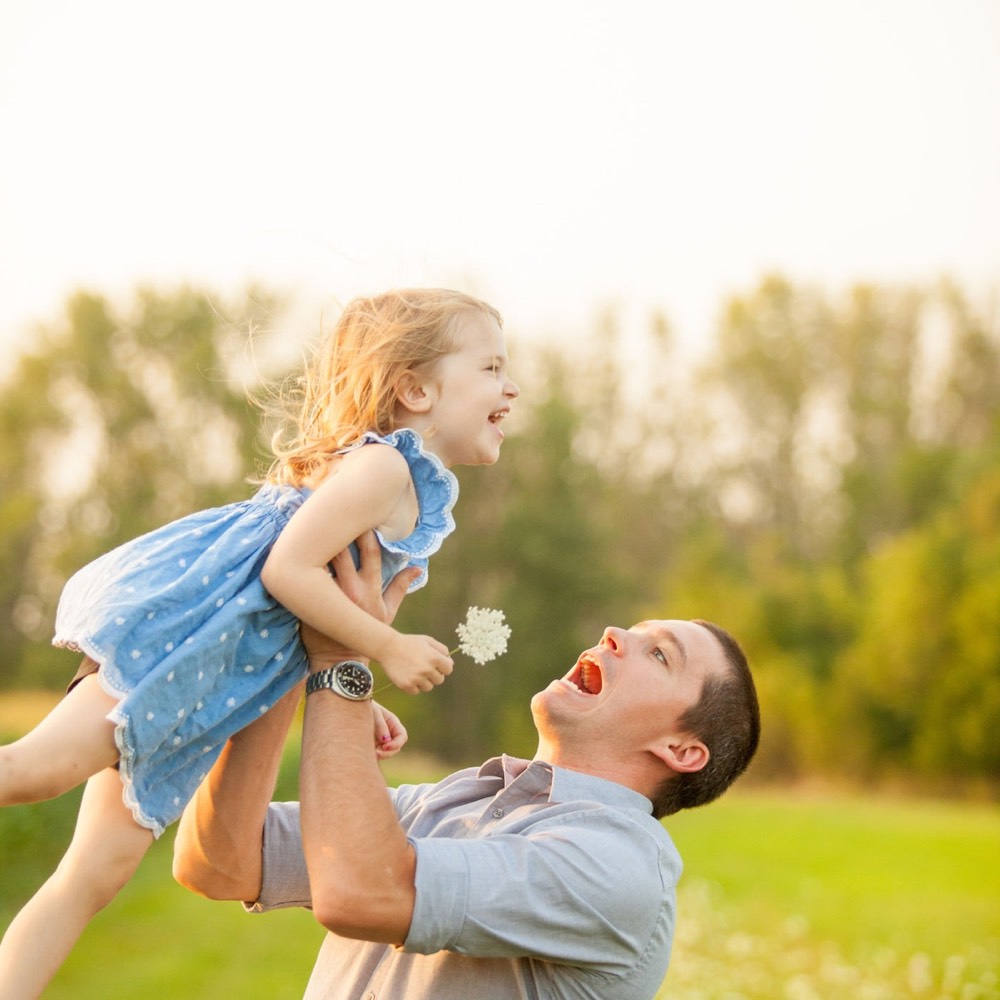 A family photographed outdoors by Boehlke Media